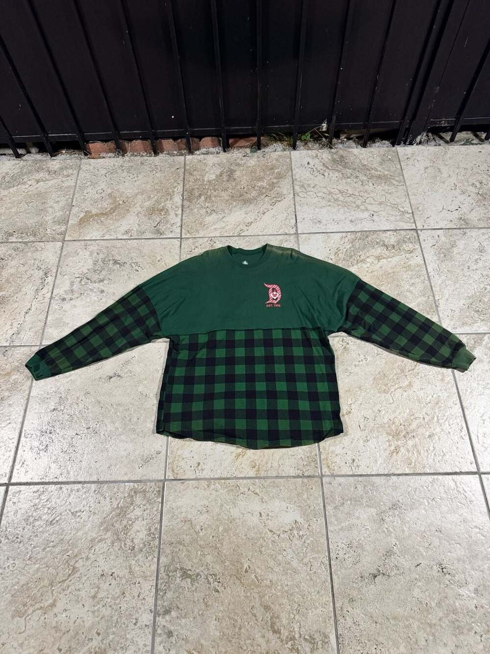 Disney Spirit Jersey Disneyland Holiday Green Plaid Candy Cane Size L